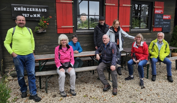 Vor dem Kn&ouml;rzerhaus